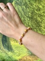 „Moonlight Blessing“ – Palo Santo & Mondstein Armband mit goldenen Vollmond-Perlen – Bild 10