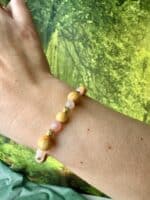 „Moonlight Blessing“ – Palo Santo & Mondstein Armband mit goldenen Vollmond-Perlen – Bild 8