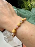 „Moonlight Blessing“ – Palo Santo & Mondstein Armband mit goldenen Vollmond-Perlen – Bild 9
