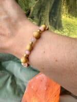 „Moonlight Blessing“ – Palo Santo & Mondstein Armband mit goldenen Vollmond-Perlen – Bild 11
