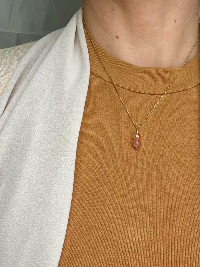 Mondstein trifft Sunset Aura – Kette für Intuition, Weiblichkeit & Lebensfreude – Bild 3