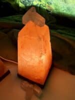 Lampe: Salzobelisk mit Bergkristallspitzen – Energiepyramide des Lichts – Bild 9