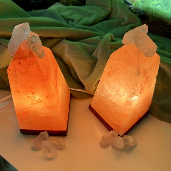 Lampe: Salzobelisk mit Bergkristallspitzen – Energiepyramide des Lichts – Bild 8