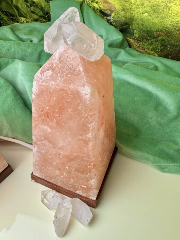Lampe: Salzobelisk mit Bergkristallspitzen – Energiepyramide des Lichts – Bild 17