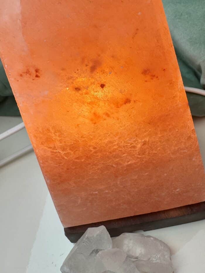Lampe: Salzobelisk mit Bergkristallspitzen – Energiepyramide des Lichts – Bild 11